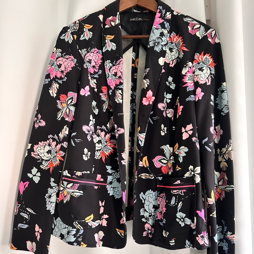 As new, Marc Cain Sport, Floral blazer, soft thin Neoprene like material, N6
